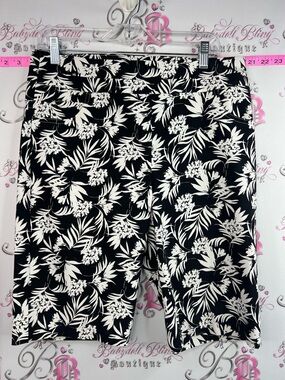 Renuar shorts tropical floral color block Black and White Floral Print Shorts